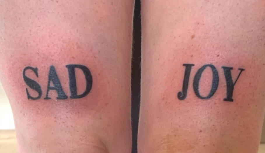 Opposite knees